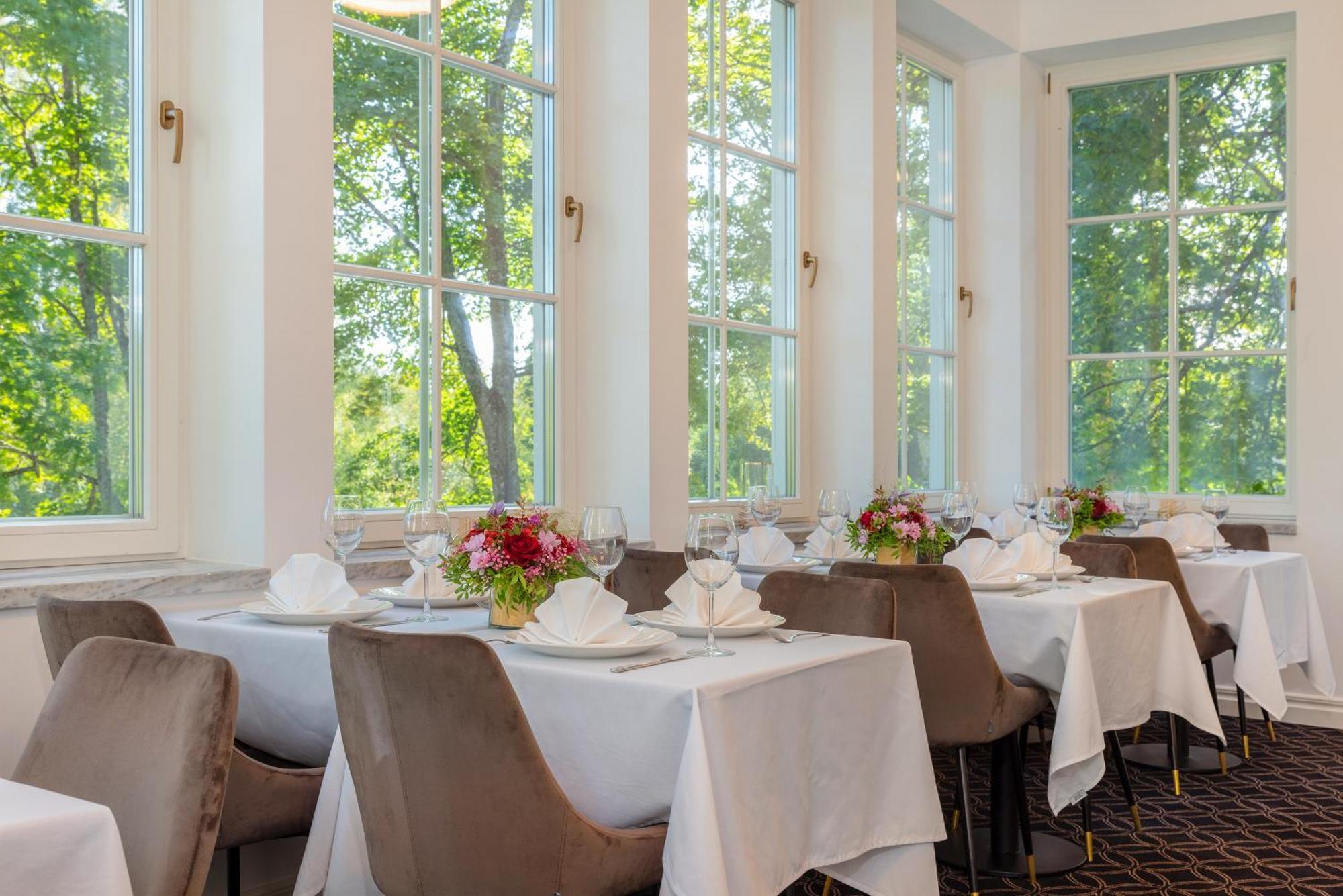 The Manor Sports & Spa Torva Luaran gambar