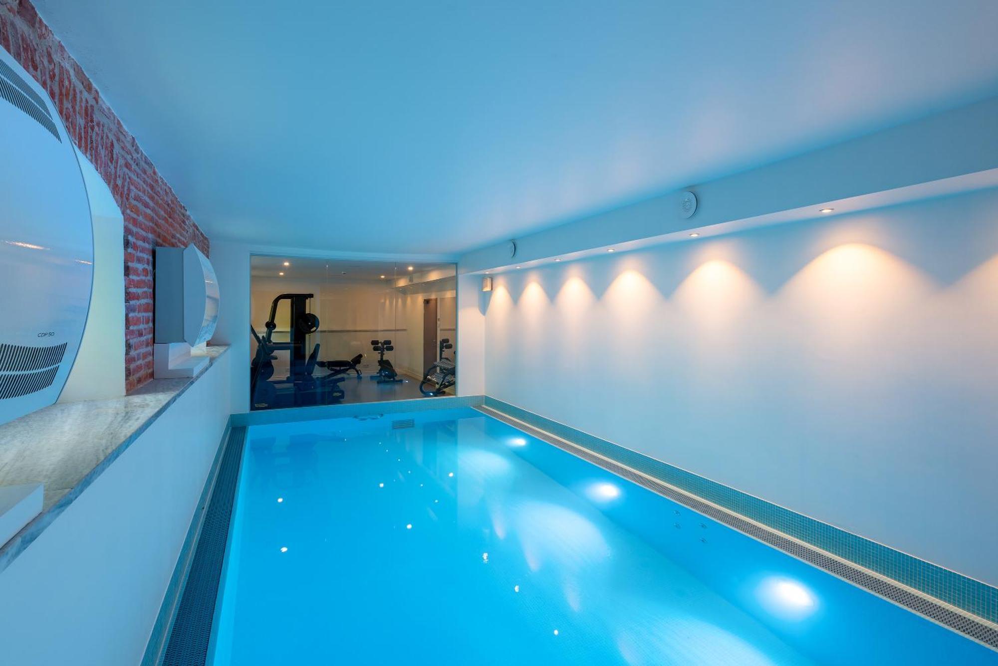 The Manor Sports & Spa Torva Luaran gambar