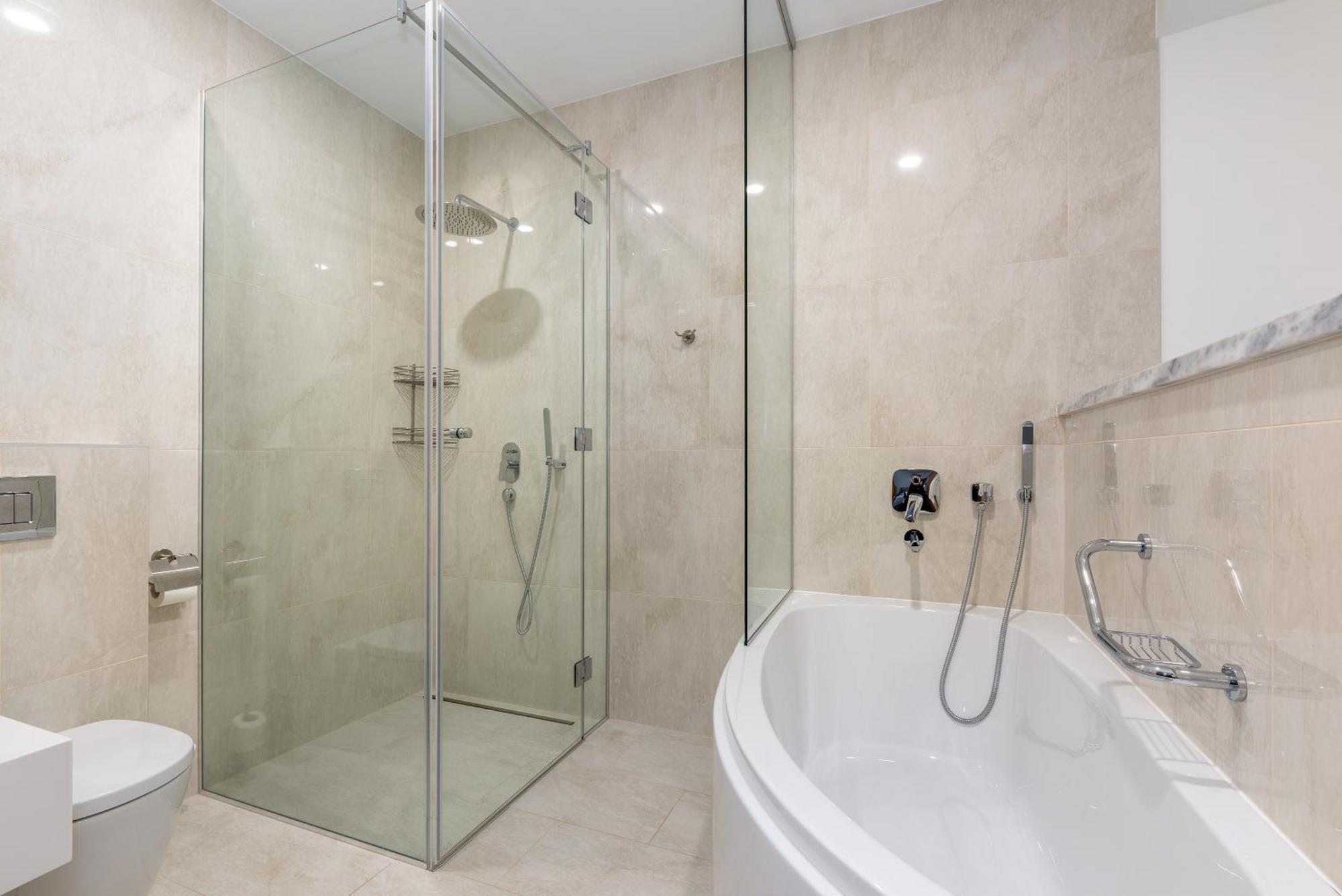 The Manor Sports & Spa Torva Luaran gambar