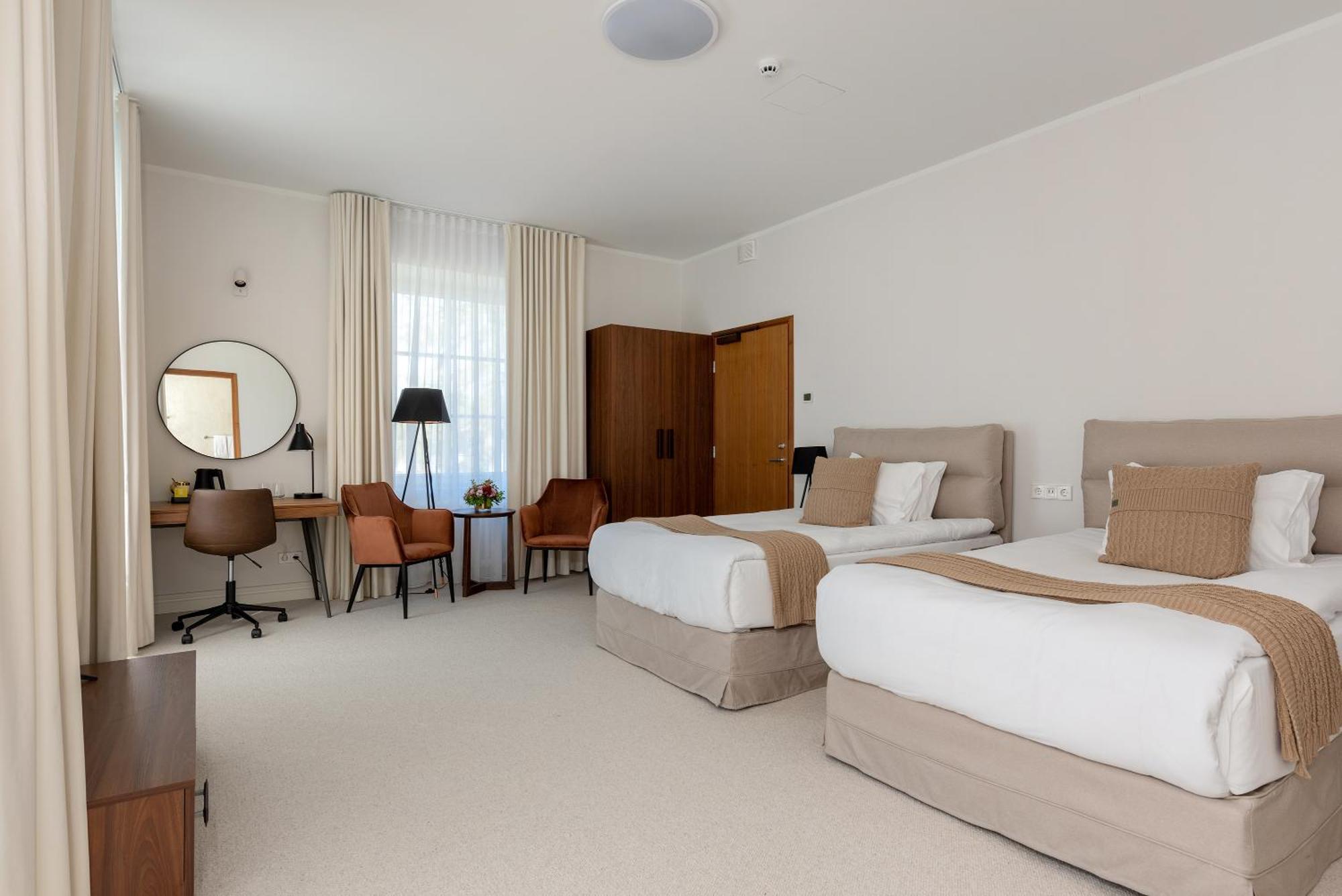 The Manor Sports & Spa Torva Luaran gambar