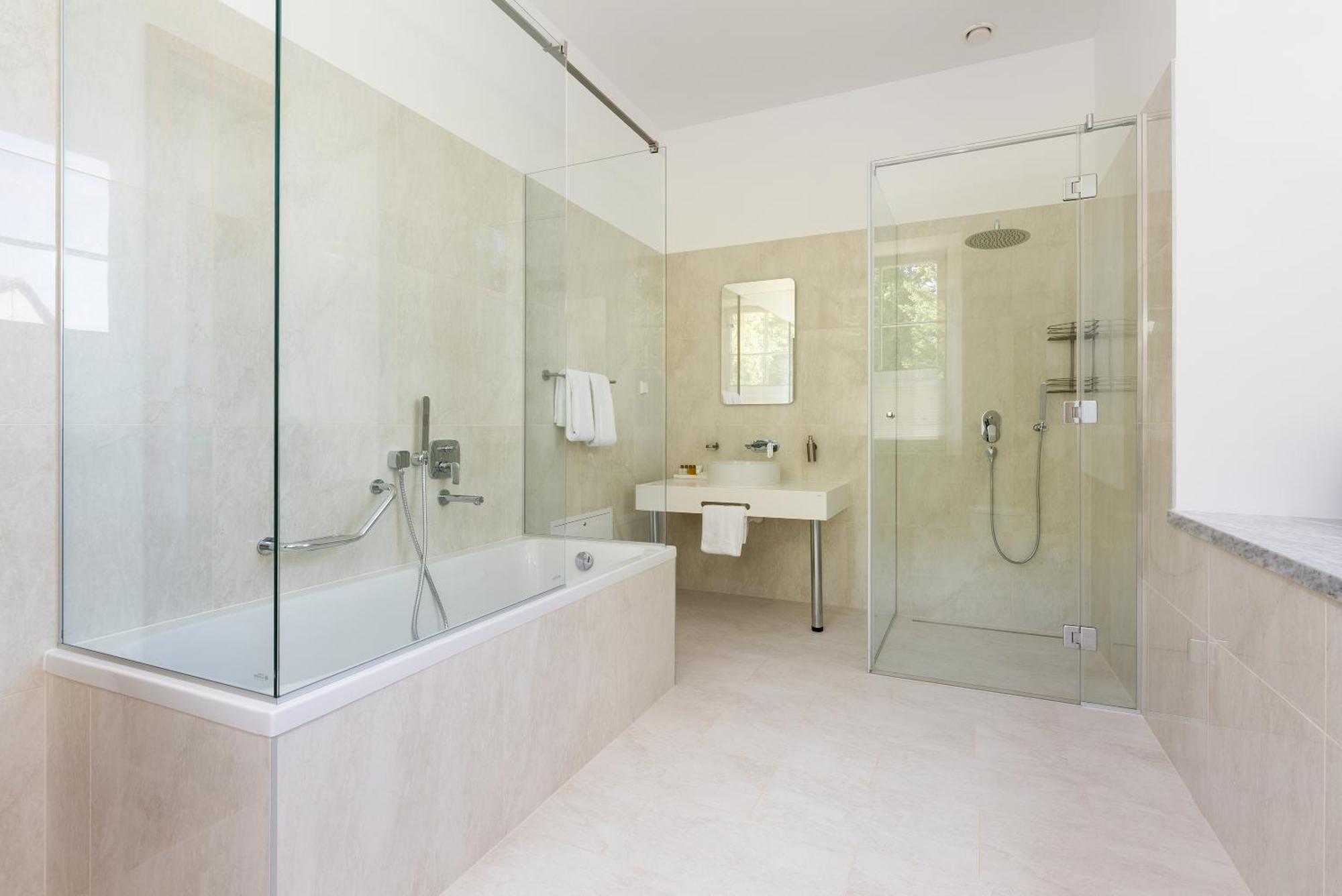 The Manor Sports & Spa Torva Luaran gambar
