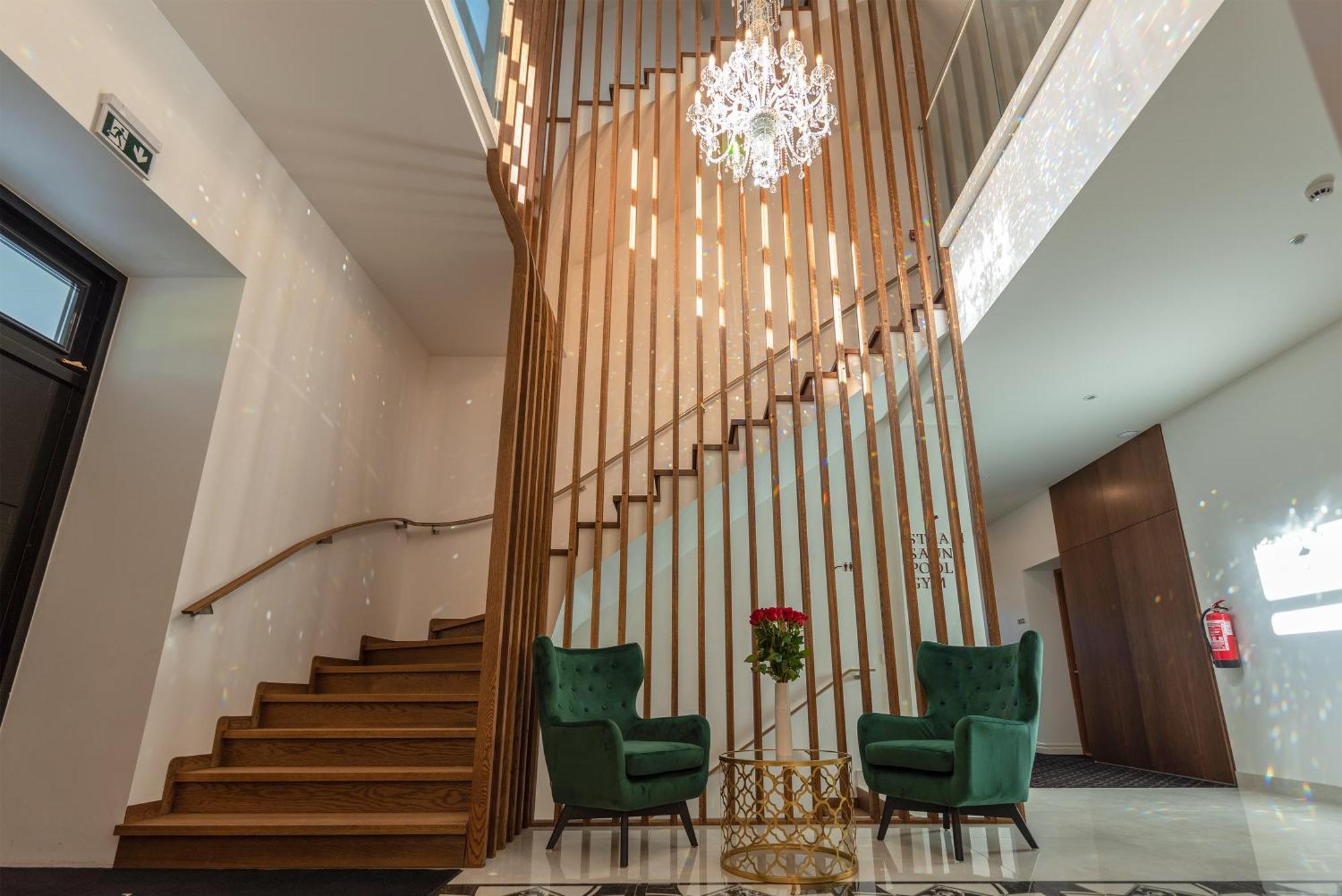 The Manor Sports & Spa Torva Luaran gambar