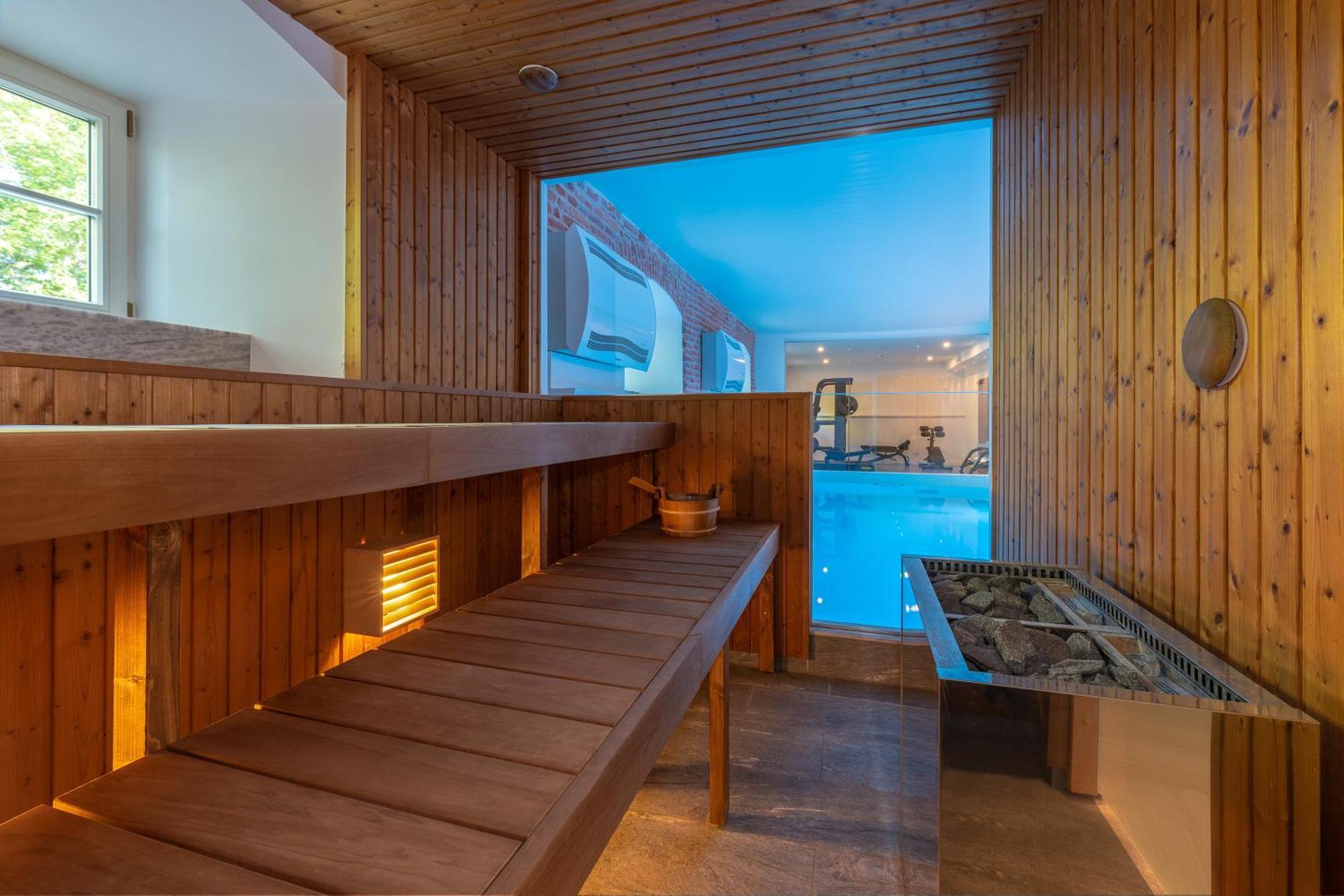 The Manor Sports & Spa Torva Luaran gambar