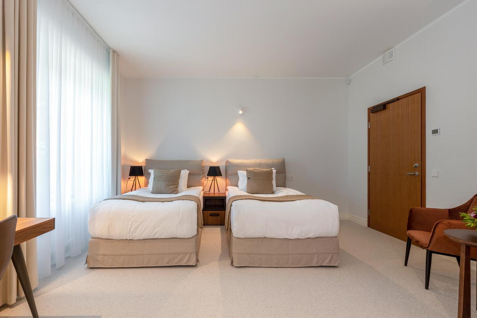 The Manor Sports & Spa Torva Luaran gambar