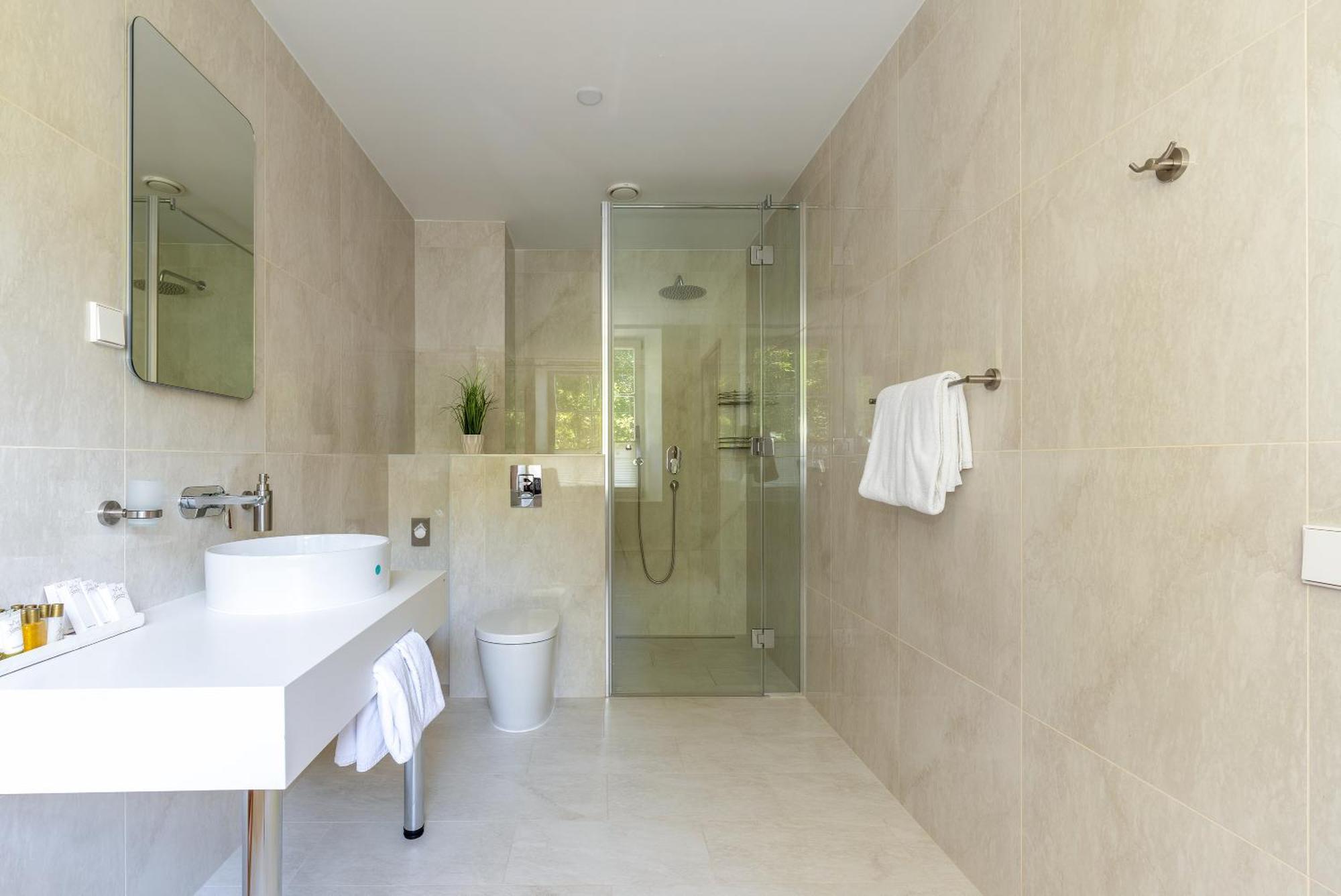 The Manor Sports & Spa Torva Luaran gambar