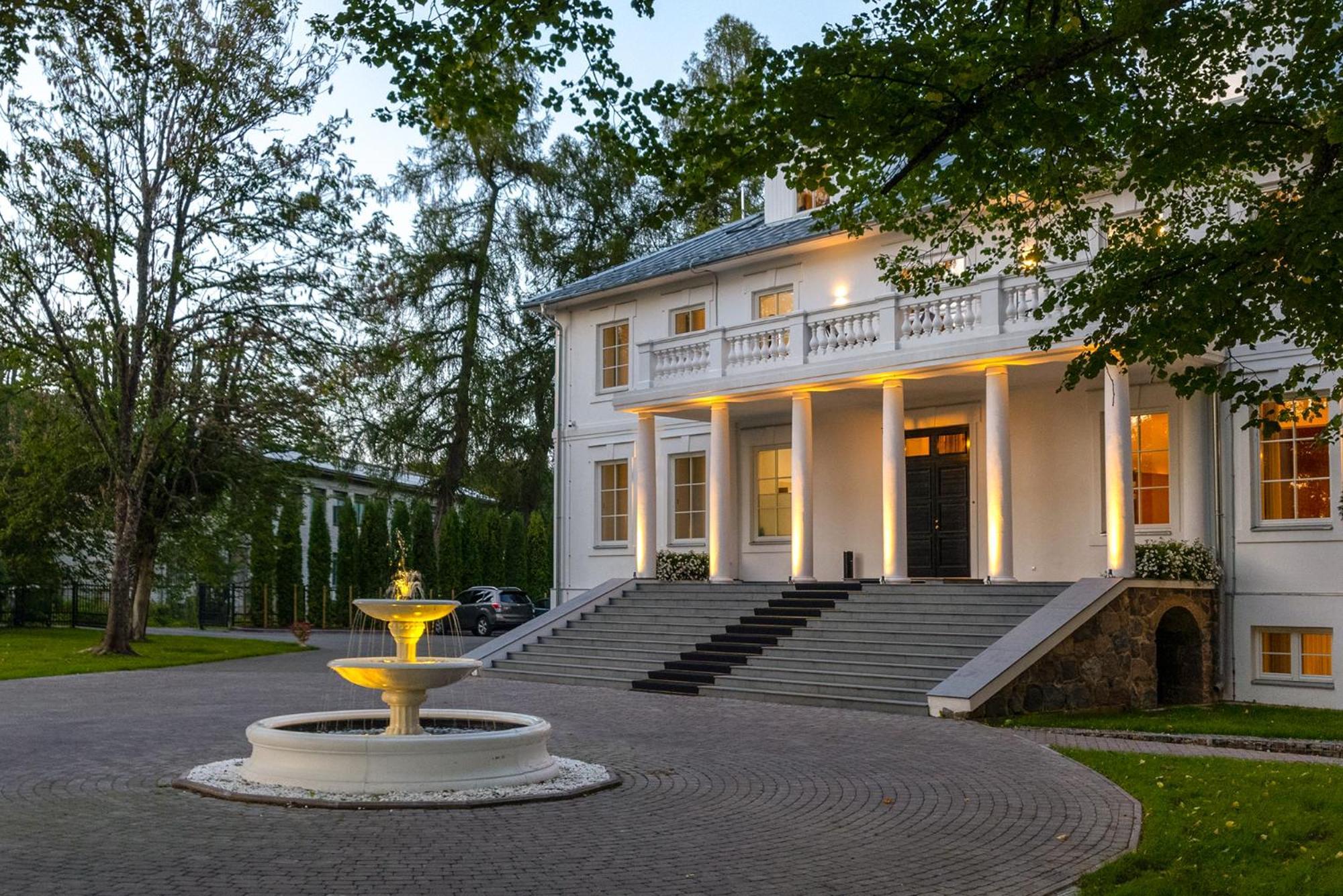 The Manor Sports & Spa Torva Luaran gambar