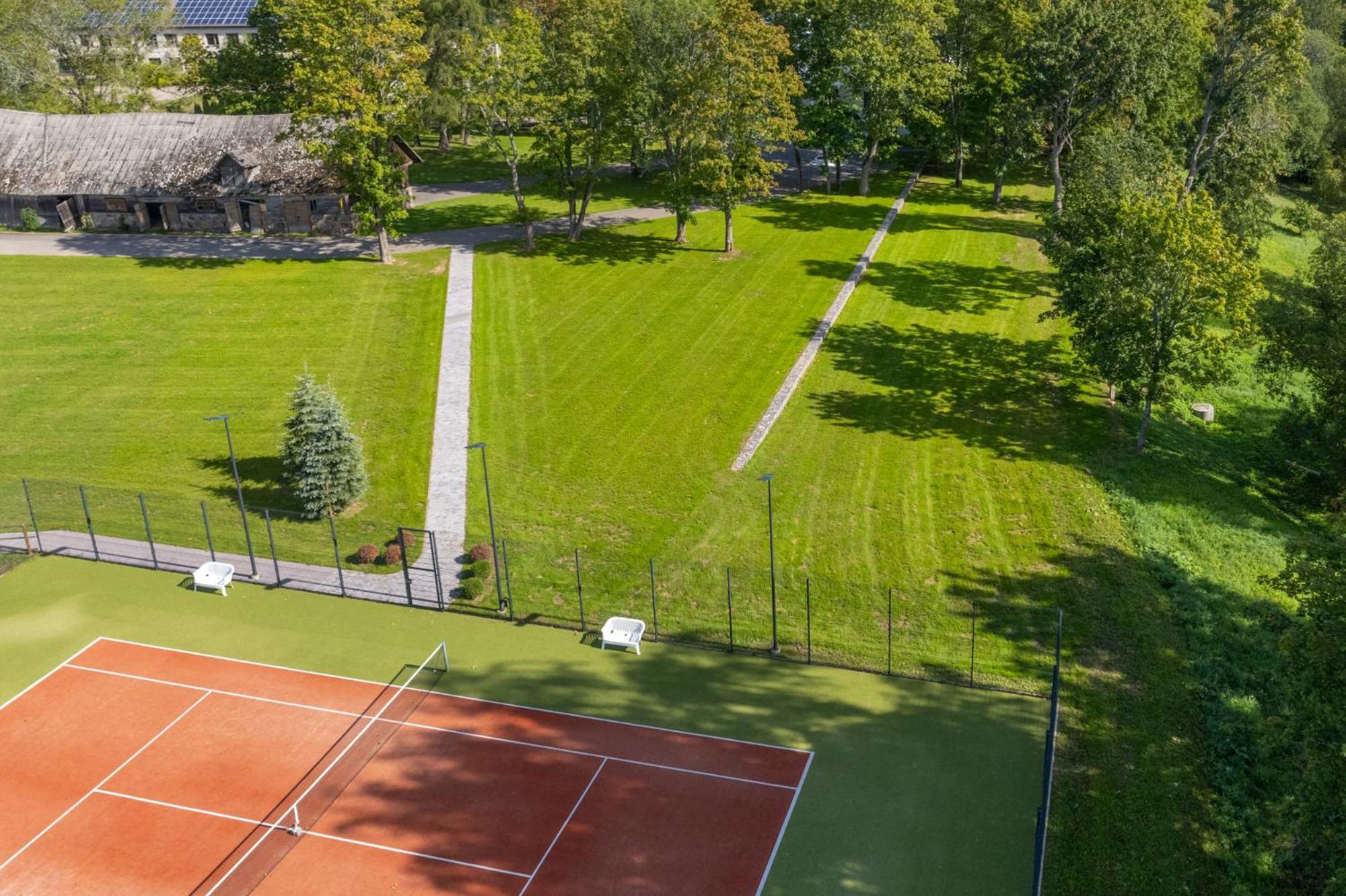 The Manor Sports & Spa Torva Luaran gambar