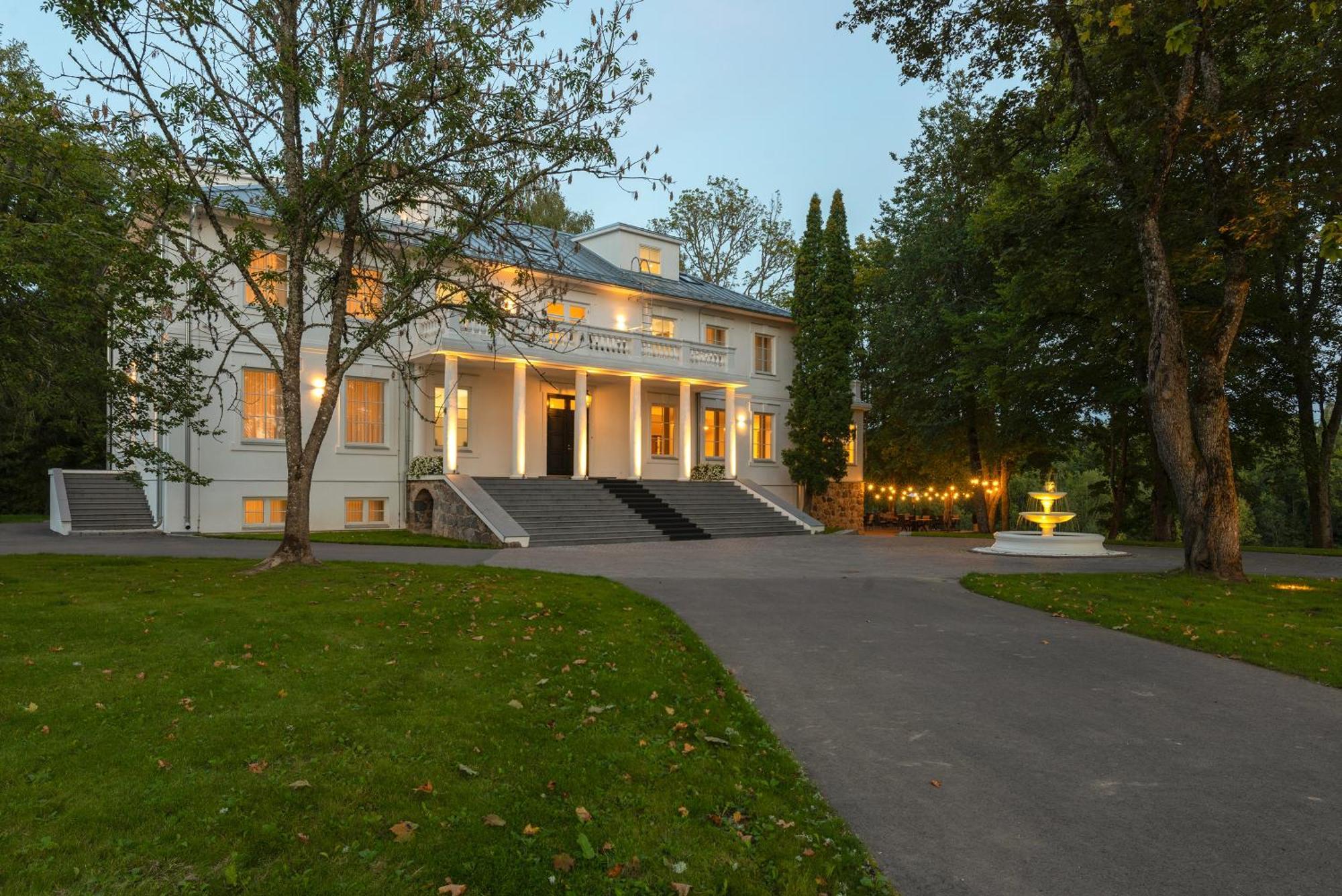 The Manor Sports & Spa Torva Luaran gambar