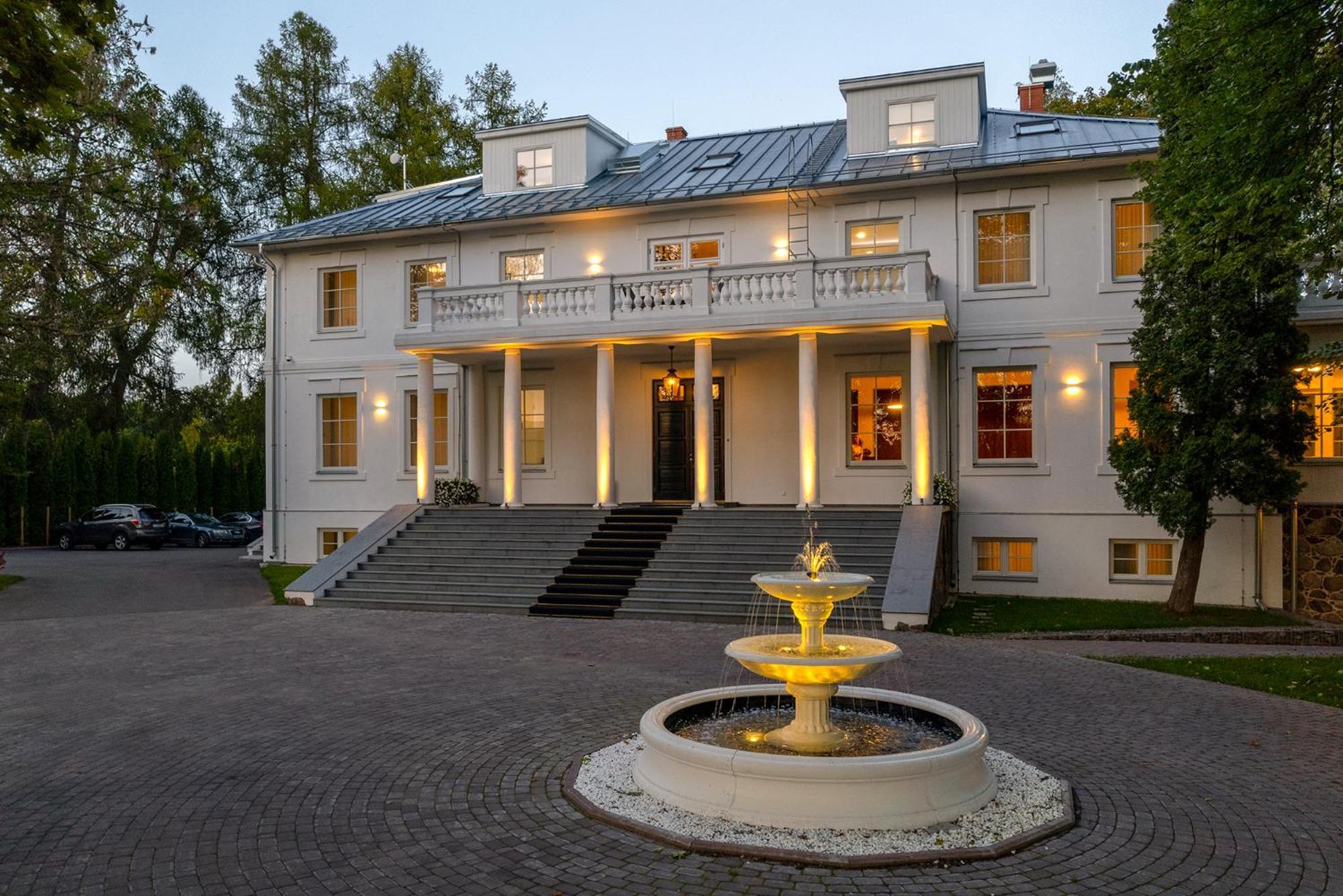 The Manor Sports & Spa Torva Luaran gambar